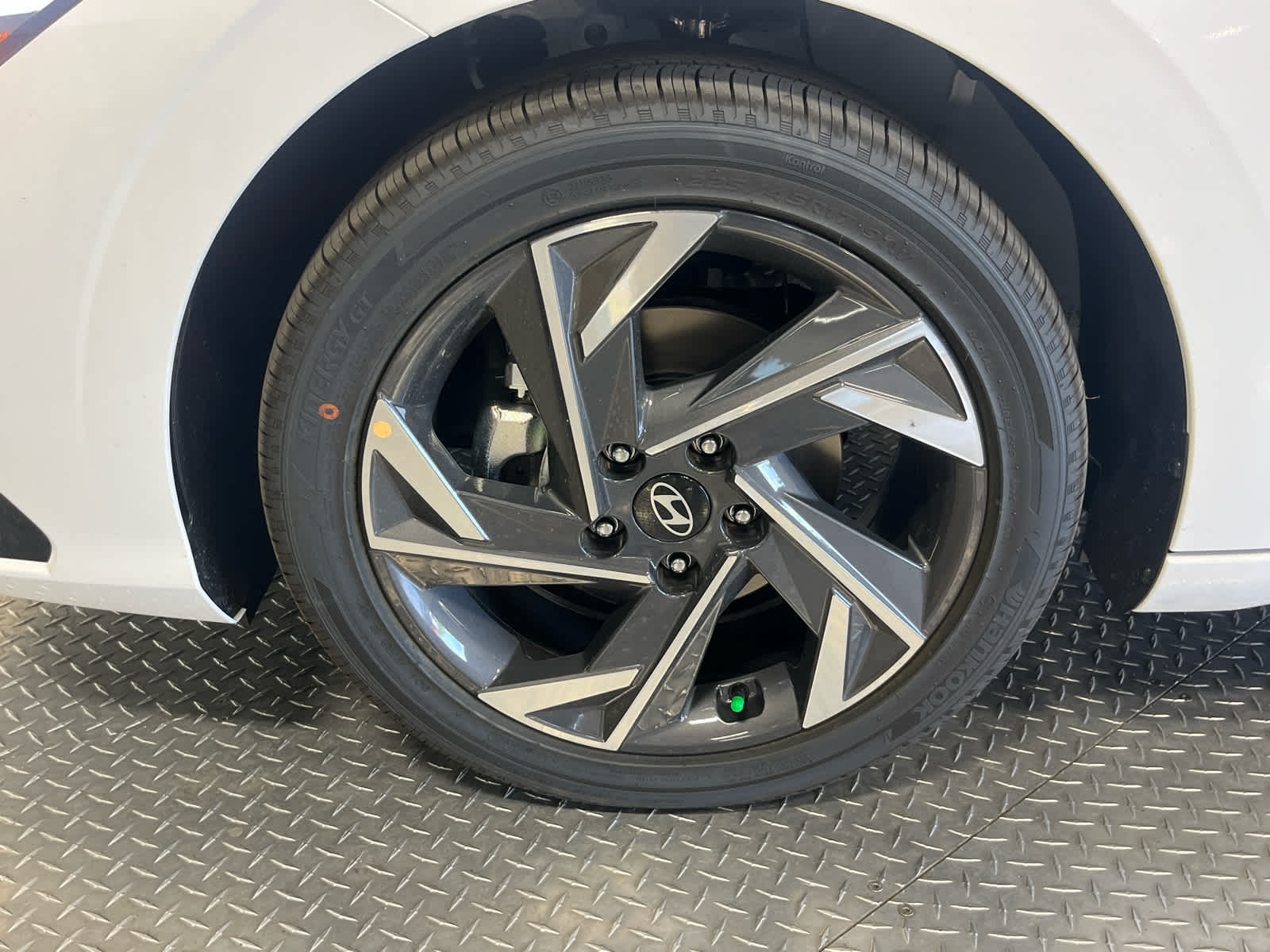 2025 Hyundai Elantra Hybrid Limited photo 18