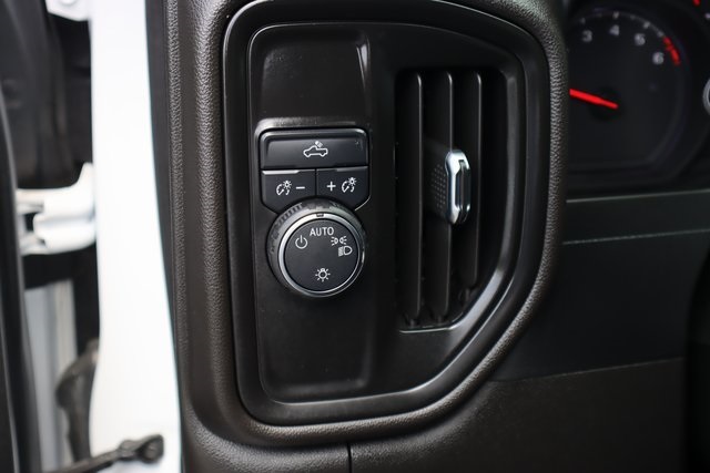 2022 Chevrolet Silverado 1500 Custom photo 11