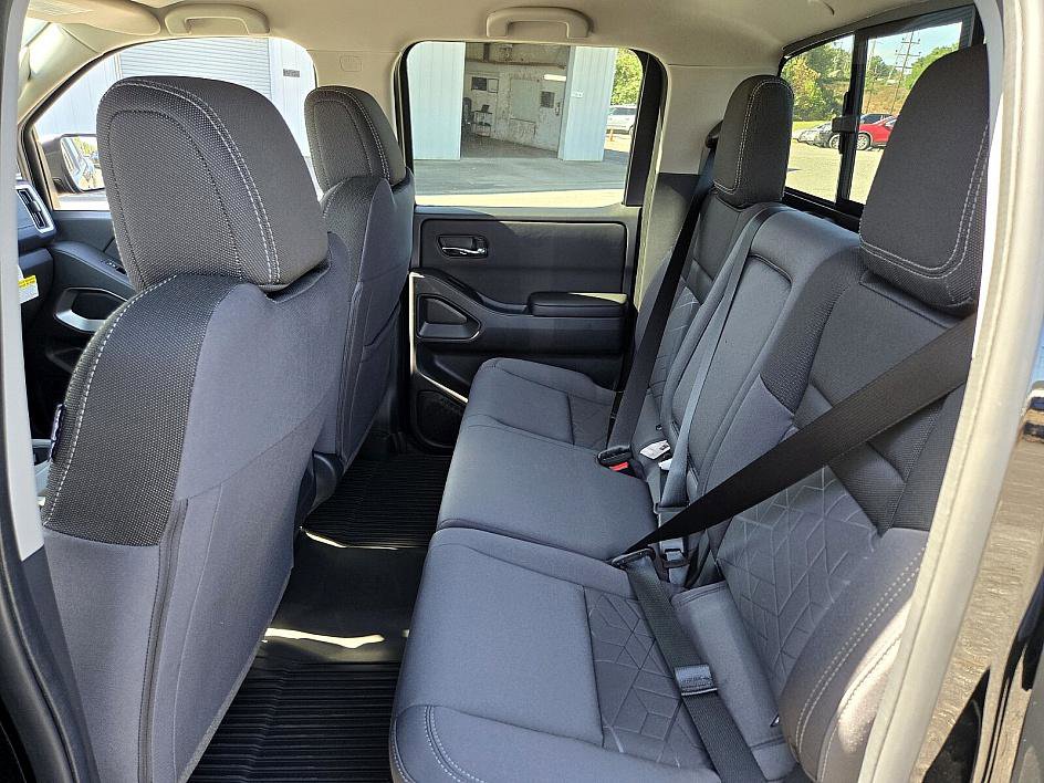 2026 Nissan Frontier Crew Cab SV photo 11