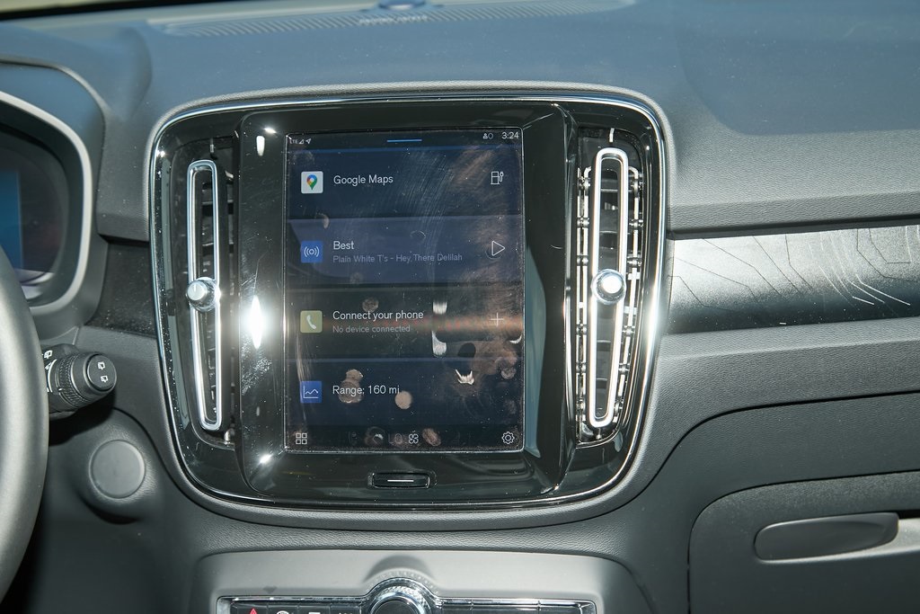 2023 VOLVO XC40 - Image 21