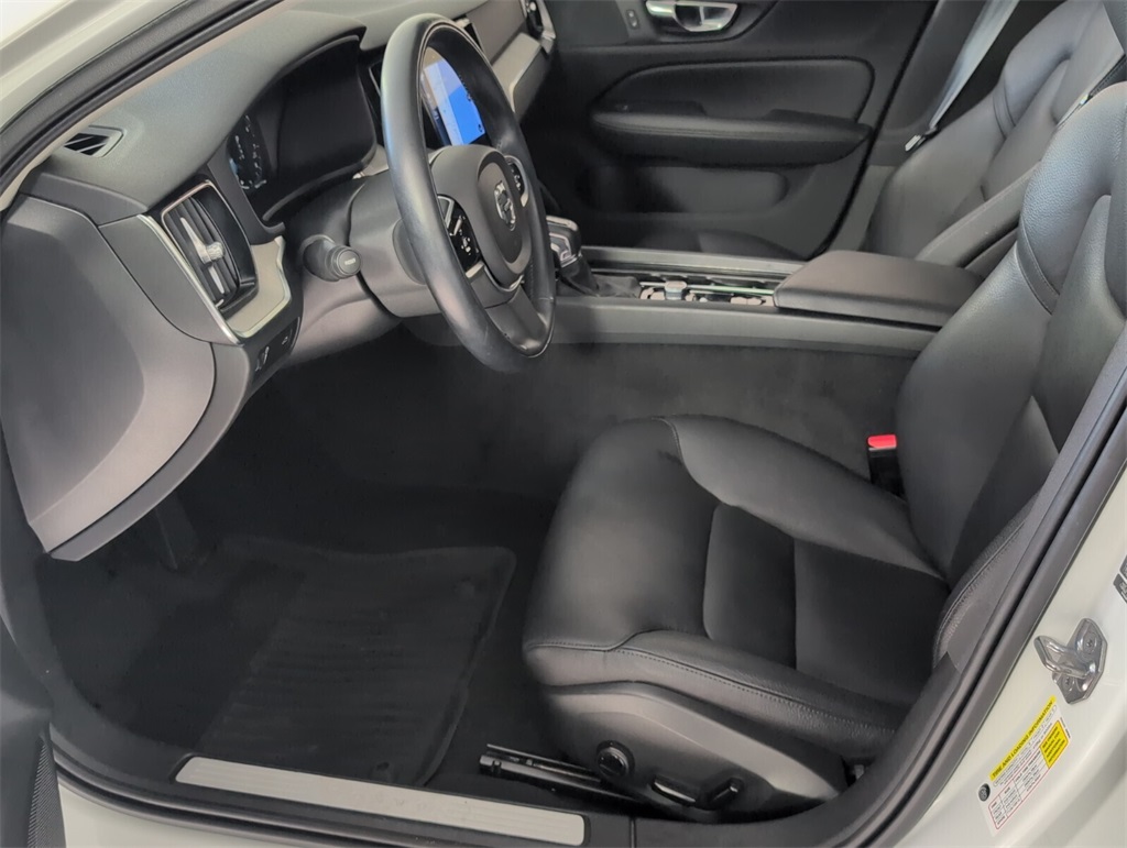 2021 Volvo V60 Cross Country T5 photo 6