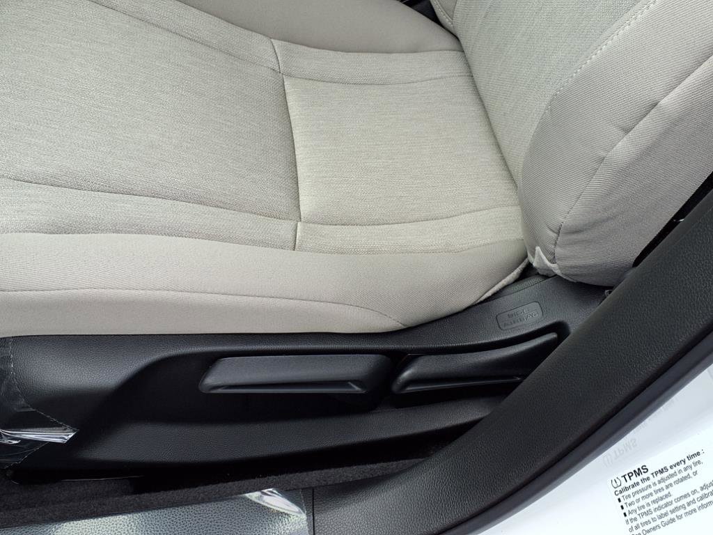 2025 Honda Accord LX photo 13