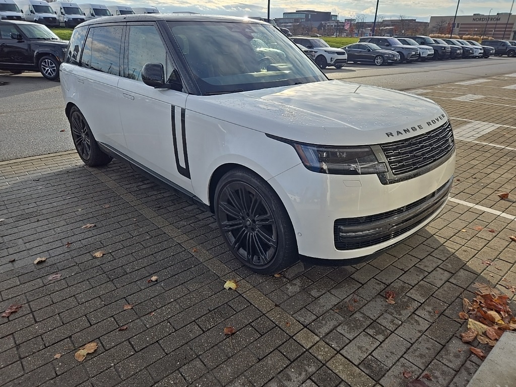 2024 Land Rover Range Rover SE photo 4