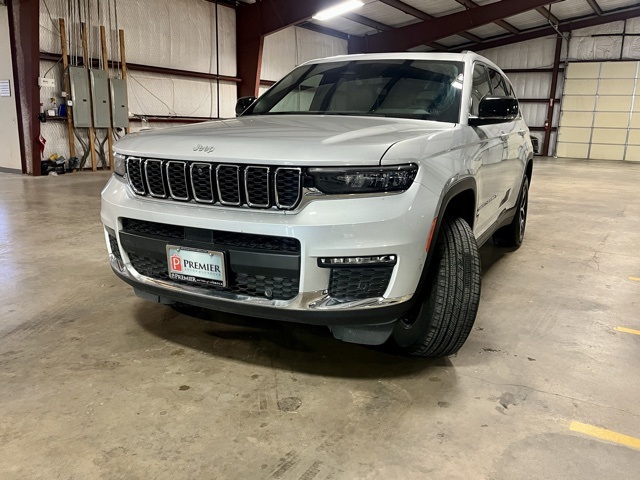 2024 Jeep Grand Cherokee Limited photo 3