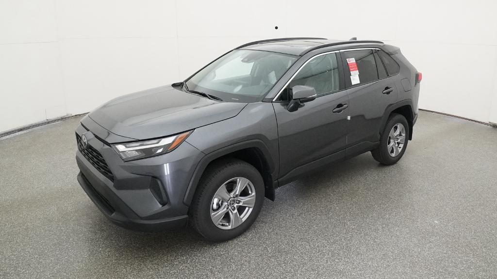 2025 Toyota RAV4 XLE's photo