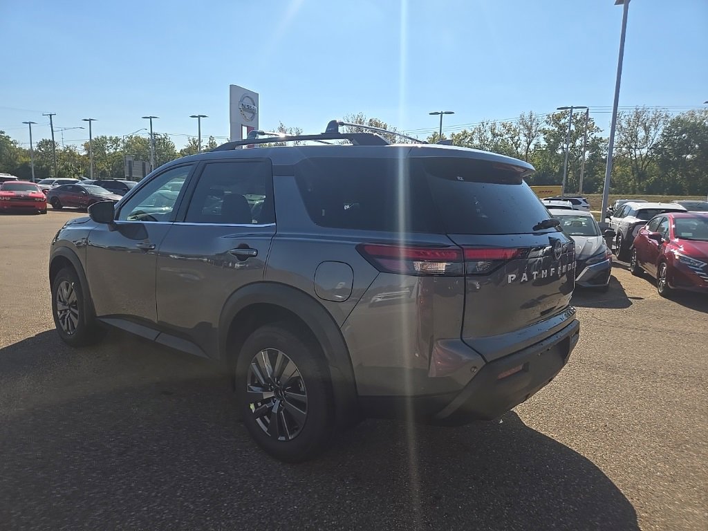 2025 Nissan Pathfinder SV photo 3