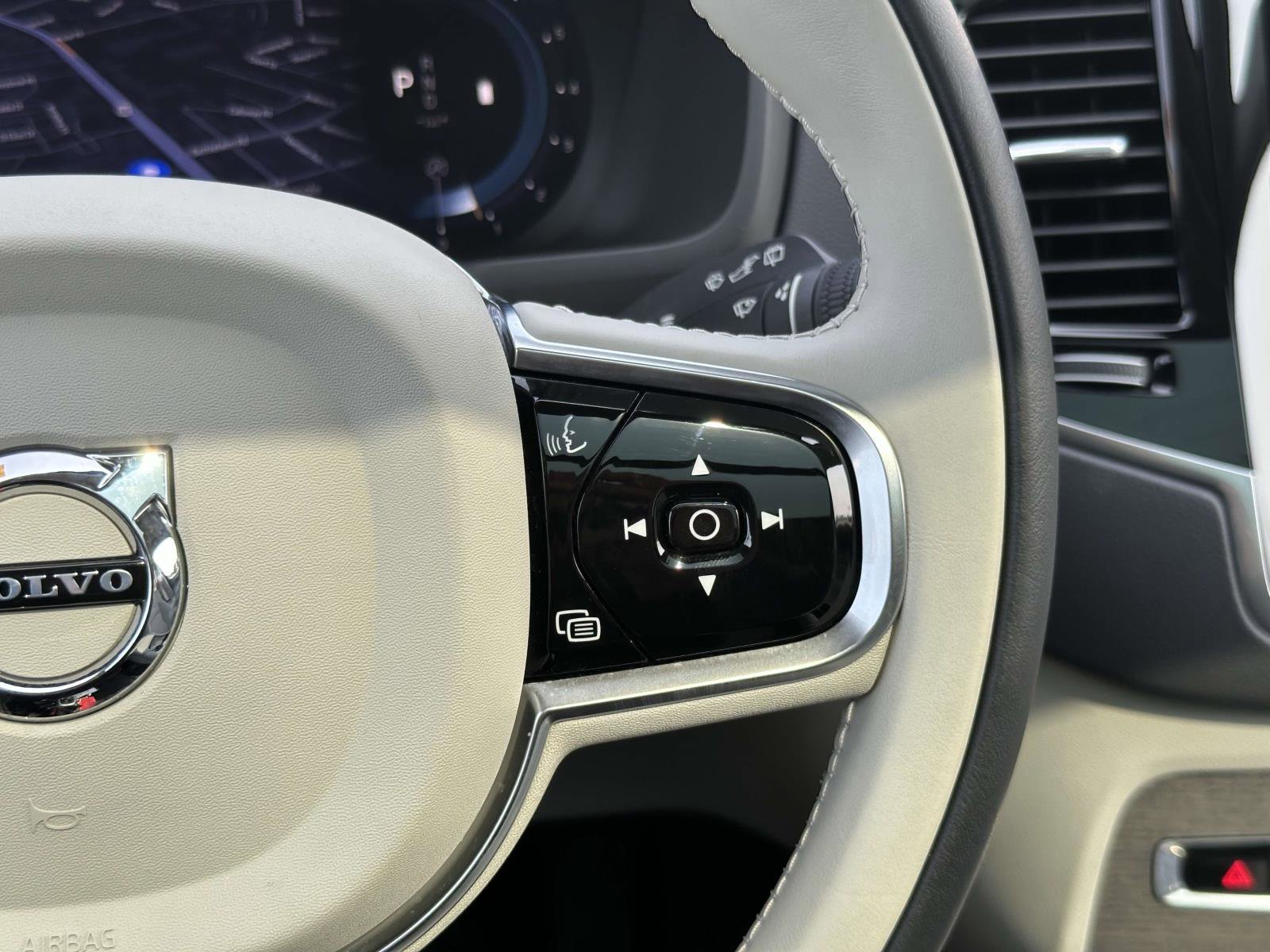 2023 Volvo XC90 Ultimate photo 8