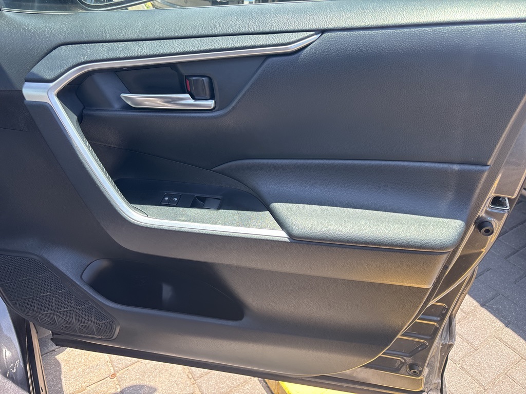 2021 Toyota RAV4 XLE photo 35