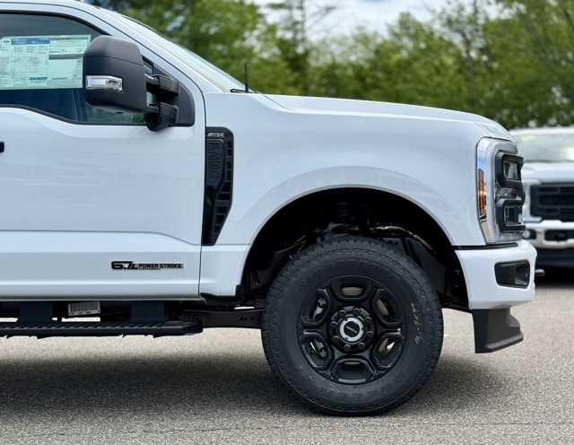 2025 Ford F-350 XL photo 2