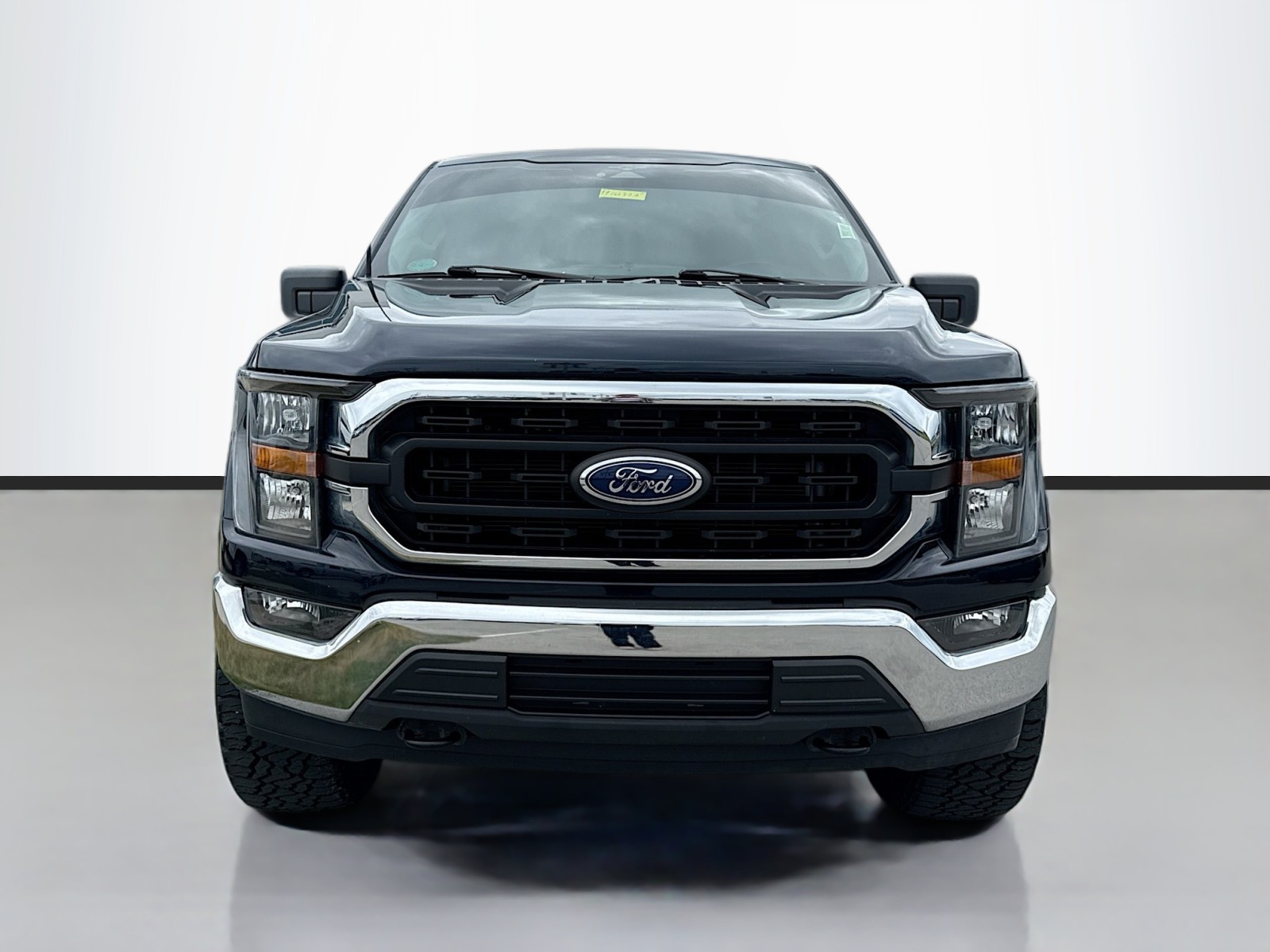 2023 Ford F-150 XLT photo 2