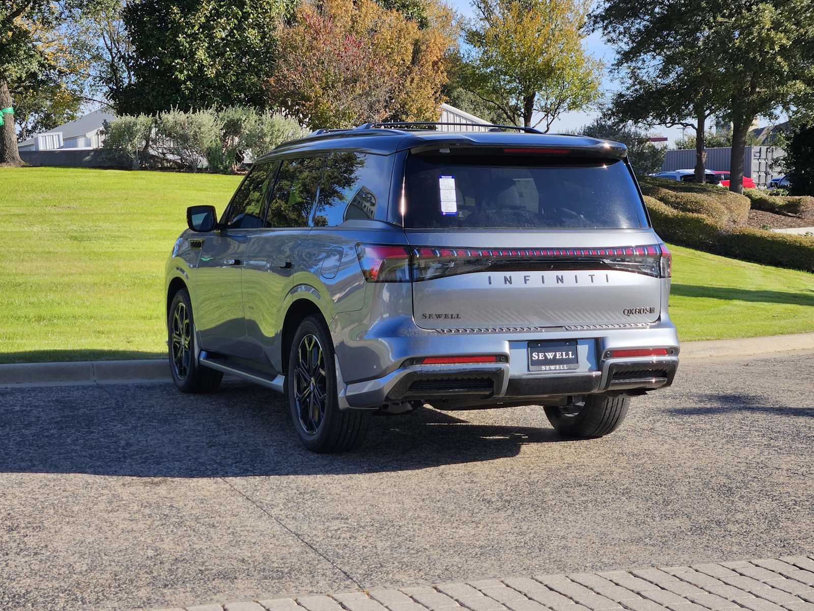 2026 Infiniti QX80 Sensory photo 2