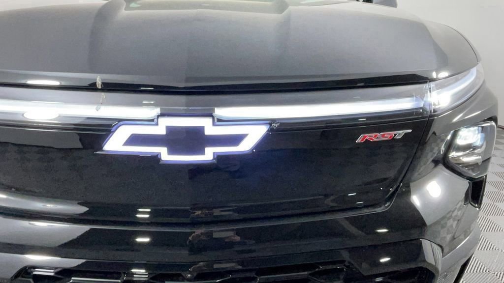 2025 Chevrolet Silverado EV RST photo 10