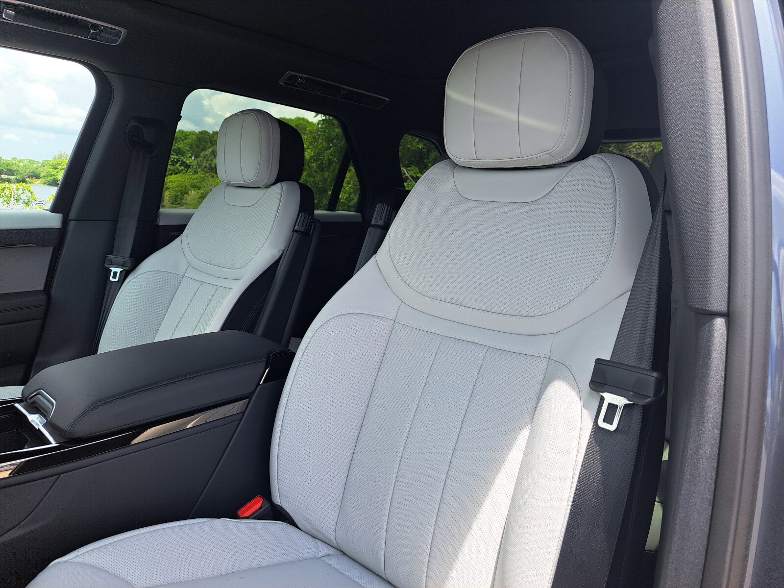 2025 Land Rover Range Rover Sport SE photo 10