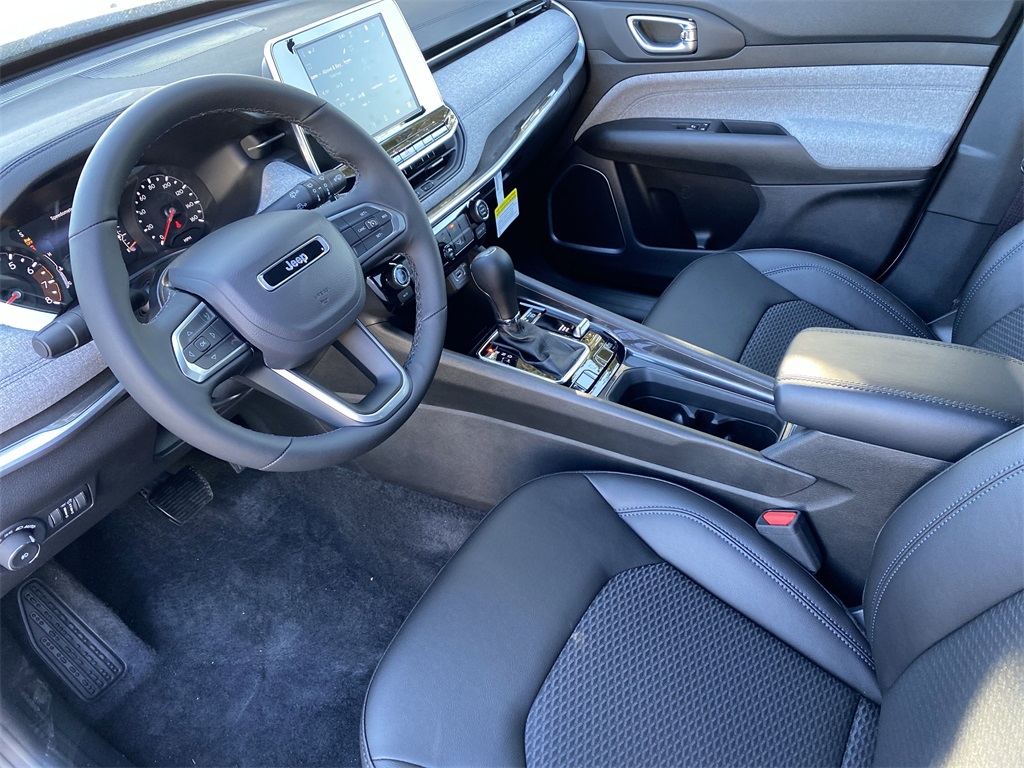 2025 Jeep Compass Latitude photo 9