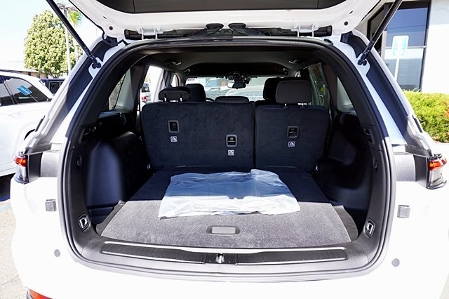 New 2024 Bright White Clear-Coat Exterior Paint Jeep Laredo image 16