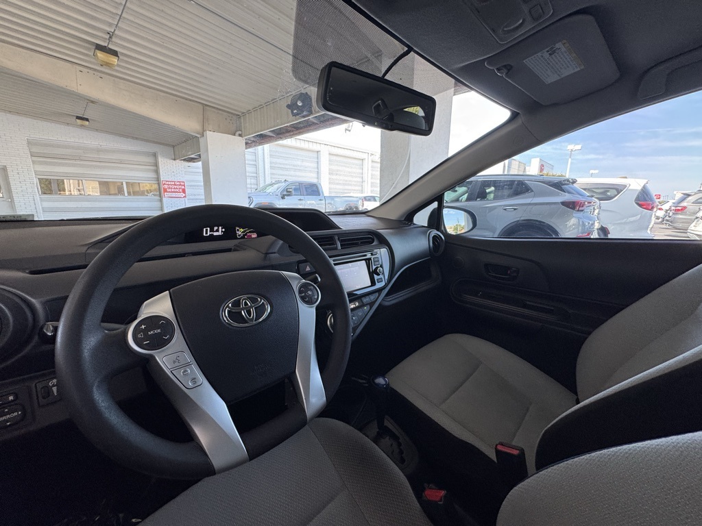 2015 Toyota Prius C One photo 12