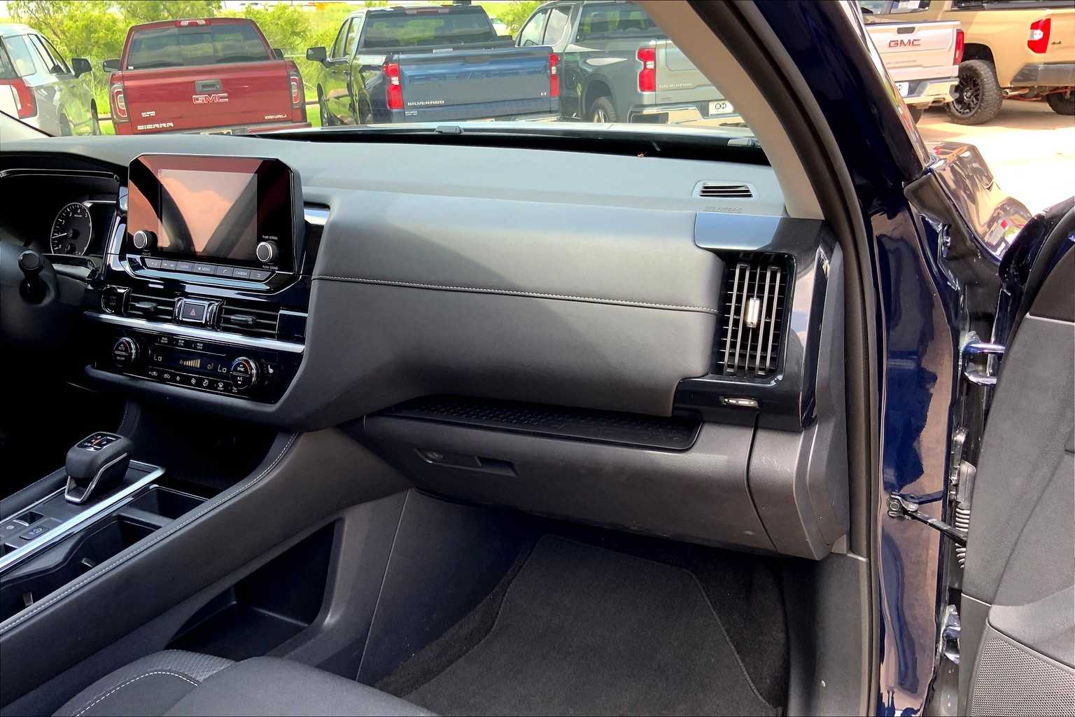 2025 Nissan Pathfinder SV photo 15