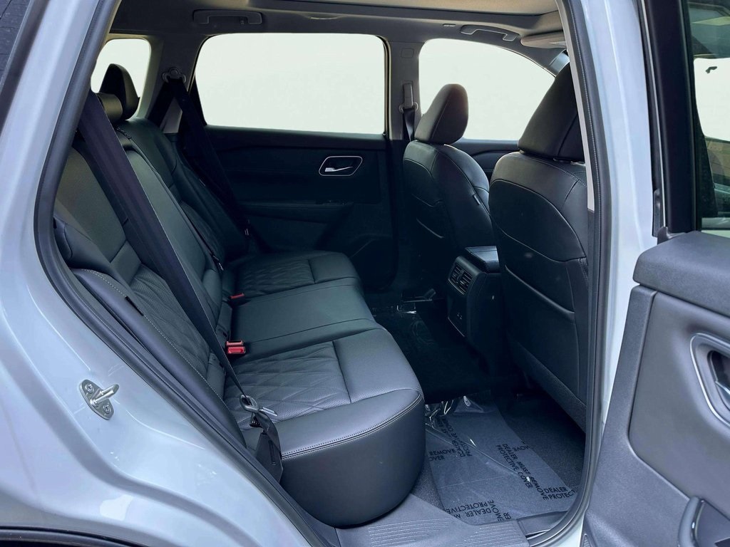 2025 Nissan Rogue Platinum photo 18