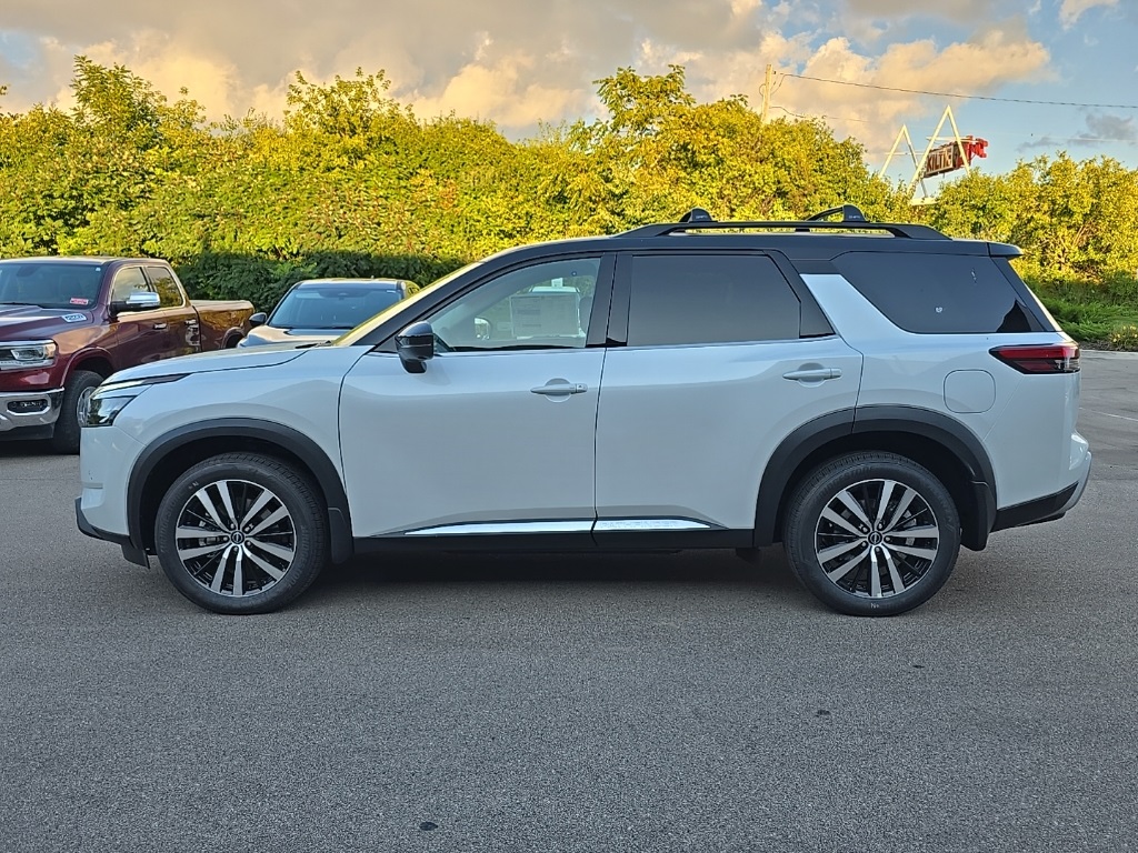 2025 Nissan Pathfinder Platinum photo 3