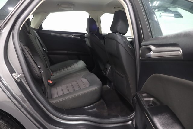 2020 Ford Fusion SE photo 17