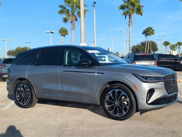 2024 Lincoln Nautilus Reserve photo 2