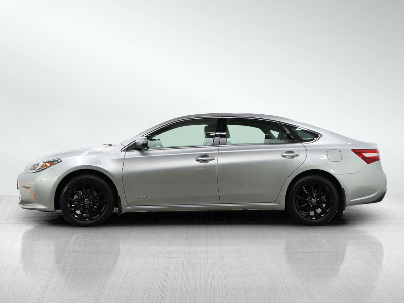 2016 Toyota Avalon Hybrid XLE Premium photo 2
