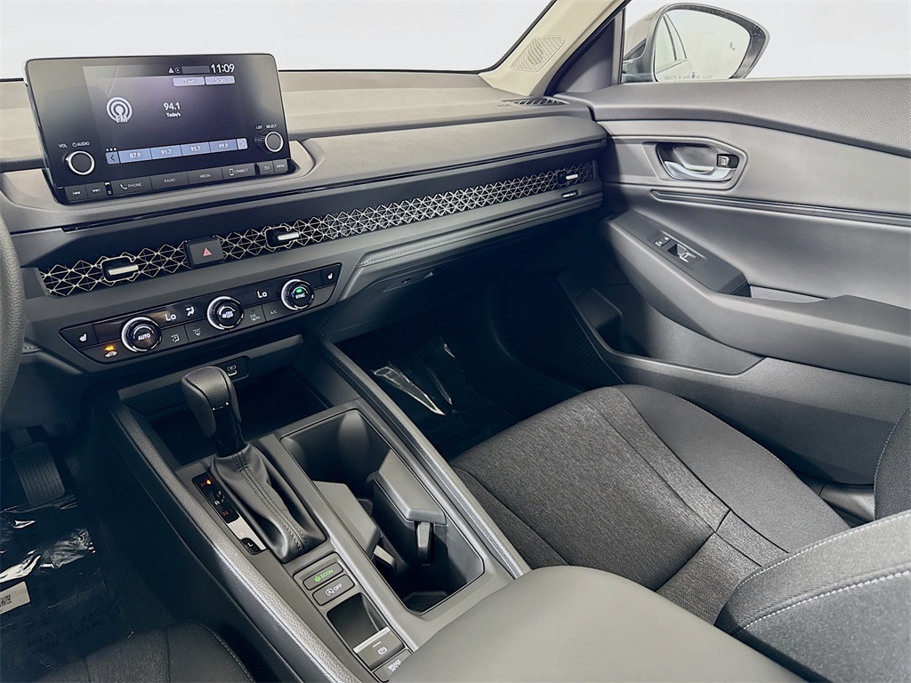 2025 Honda Accord SE photo 9