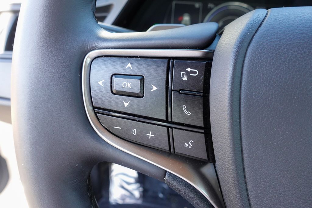 2023 Lexus ES 300h photo 12