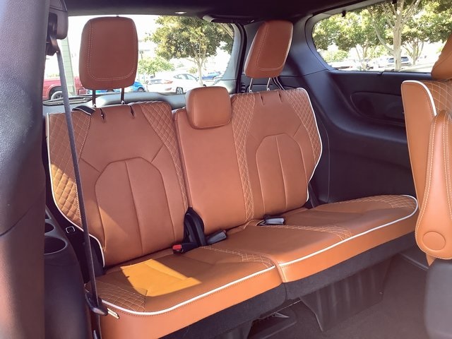 2024 Chrysler Pacifica Pinnacle photo 36