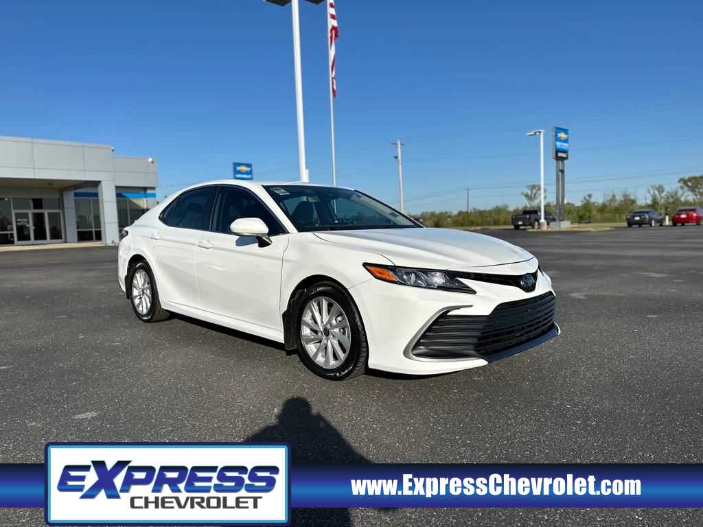 2023 Toyota Camry LE's photo