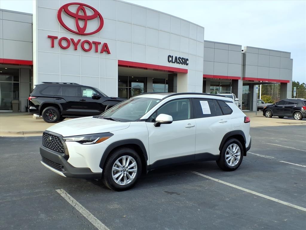 2022 Toyota Corolla Cross LE's photo