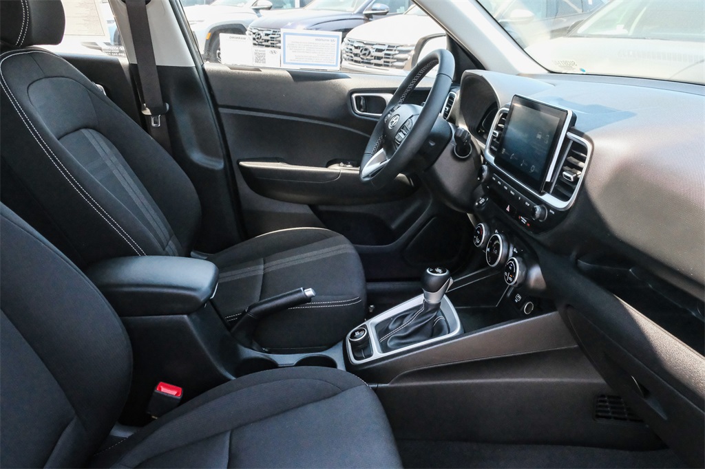 2025 Hyundai Venue SEL photo 19