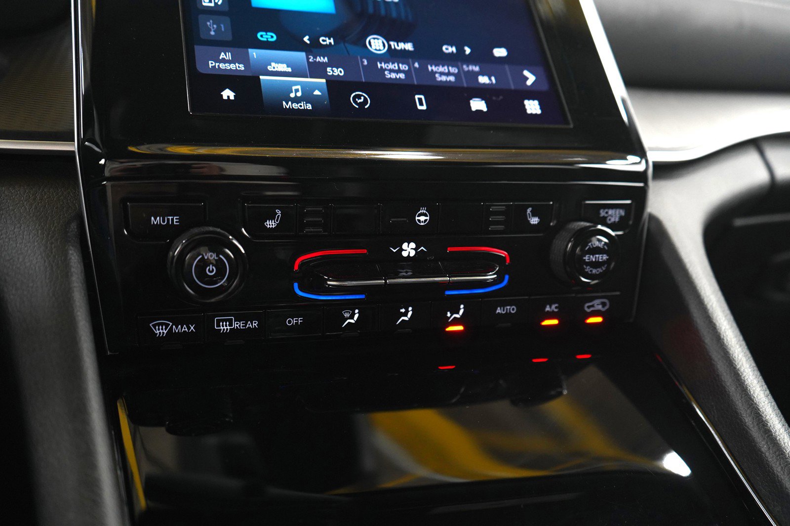 2023 Jeep Grand Cherokee Altitude photo 24