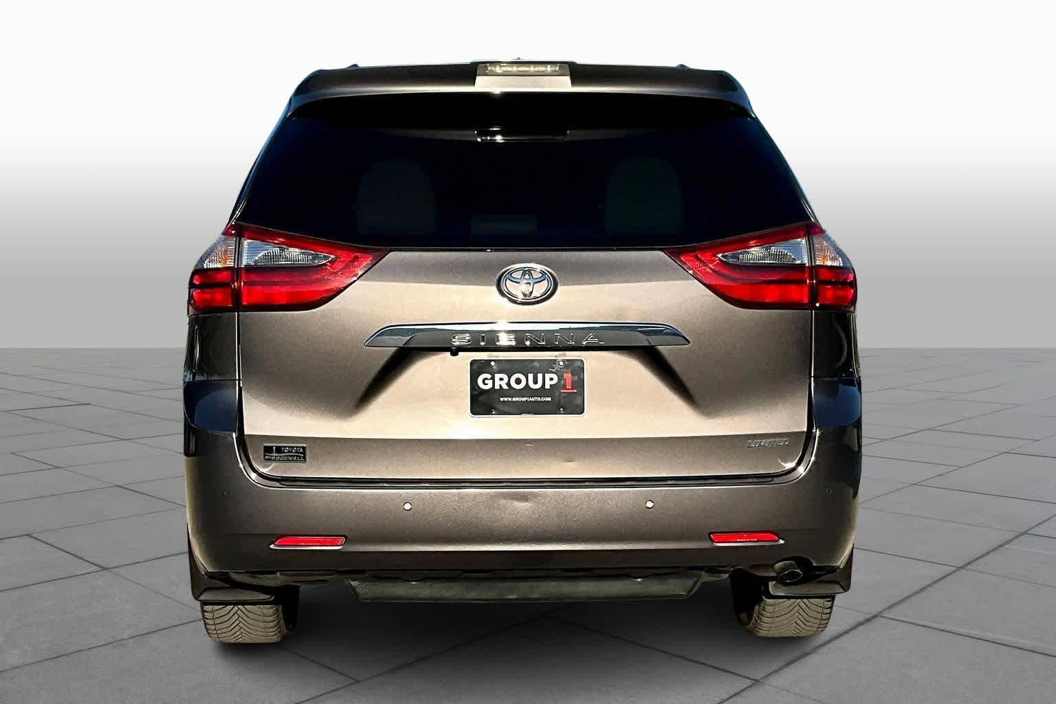 2020 Toyota Sienna Limited Premium photo 3