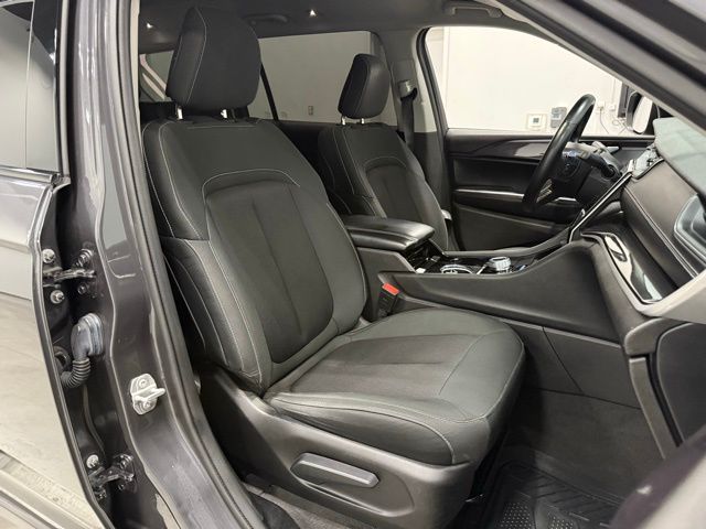 2021 Jeep Grand Cherokee Laredo photo 32