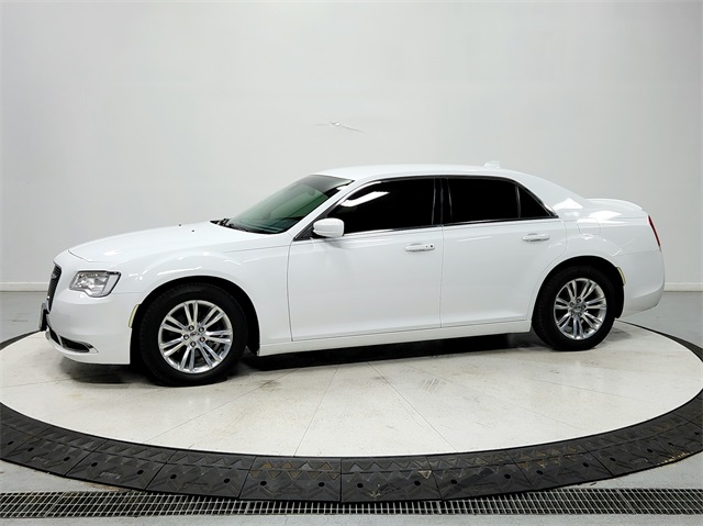 2019 Chrysler 300 Touring photo 4