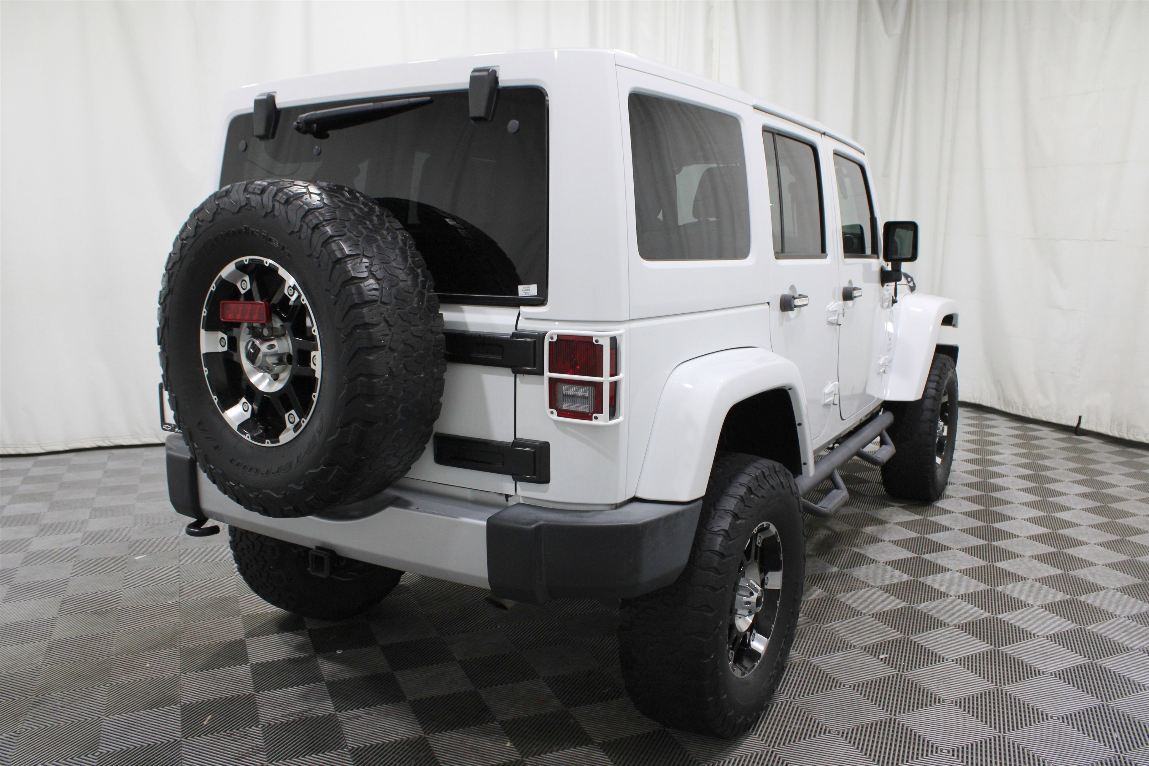 2017 Jeep Wrangler Unlimited Sahara photo 14
