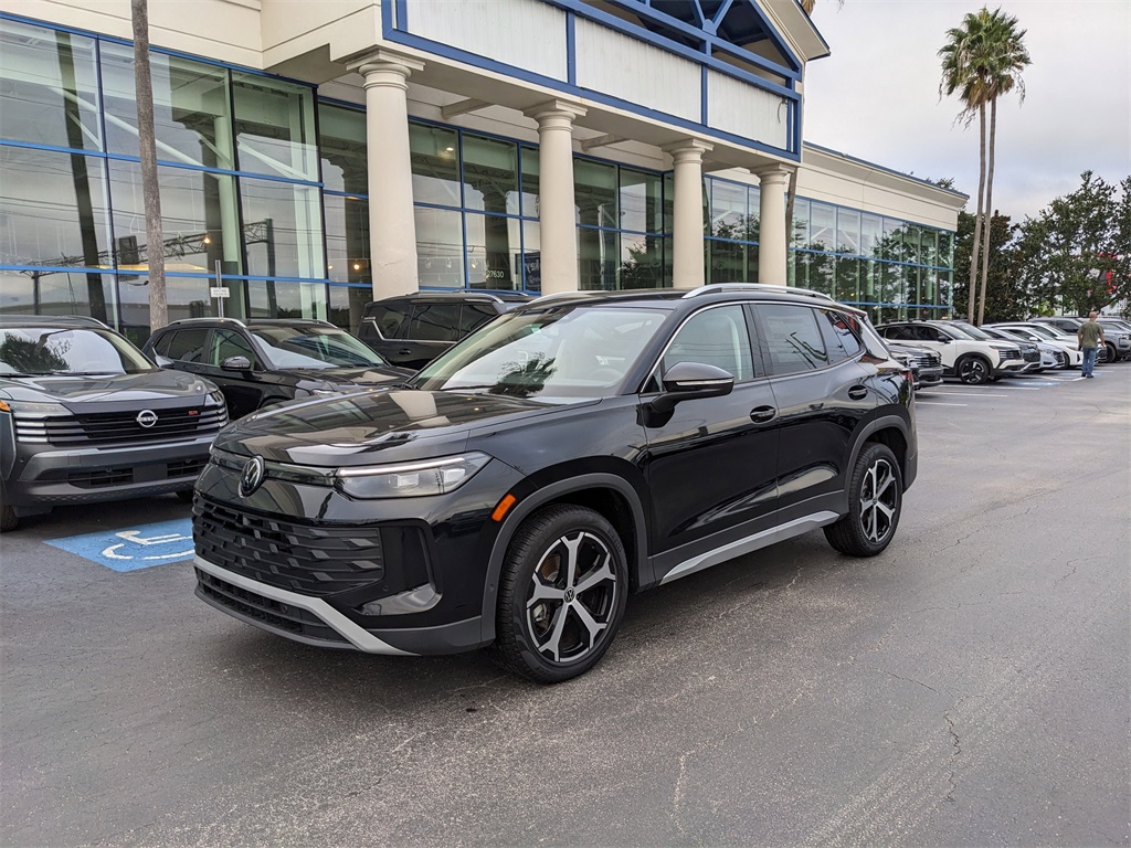 2025 Volkswagen Tiguan SE photo 2