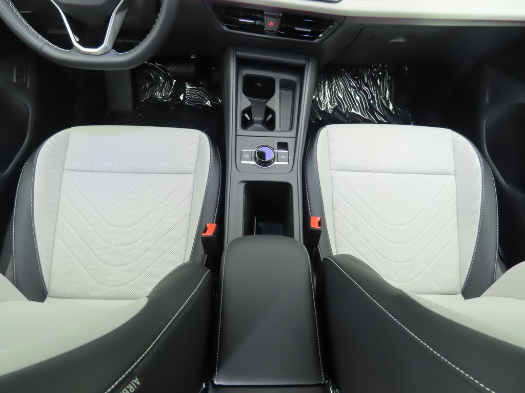 2025 Volkswagen Tiguan SE photo 16