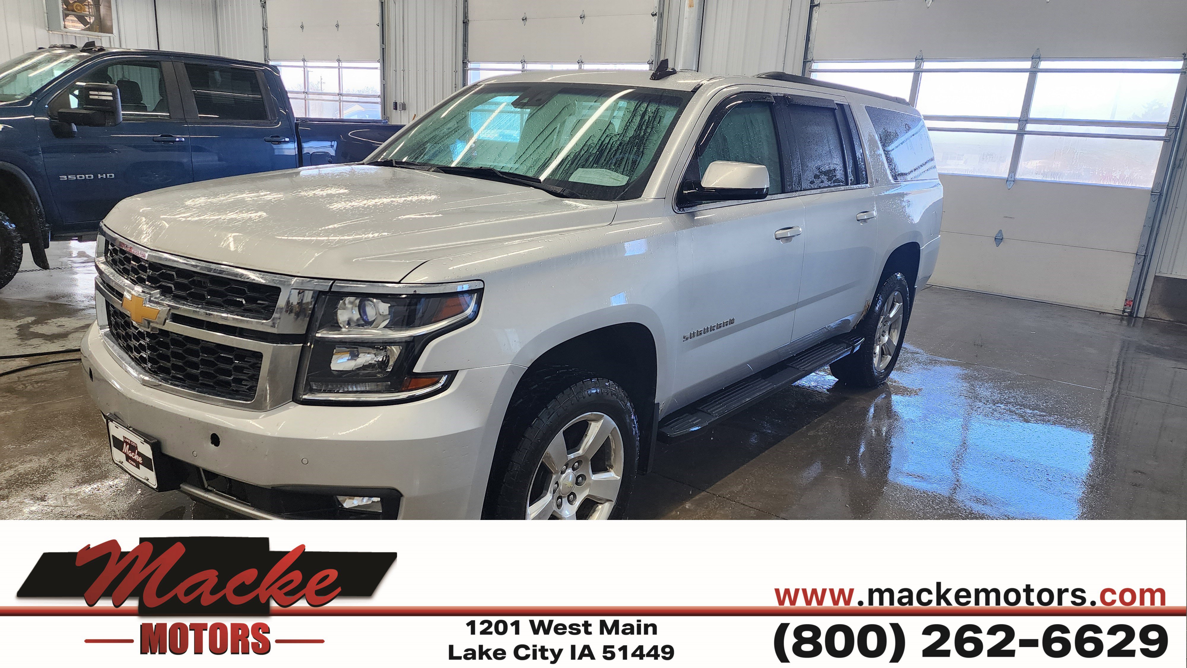 2016 Chevrolet Suburban LT's photo