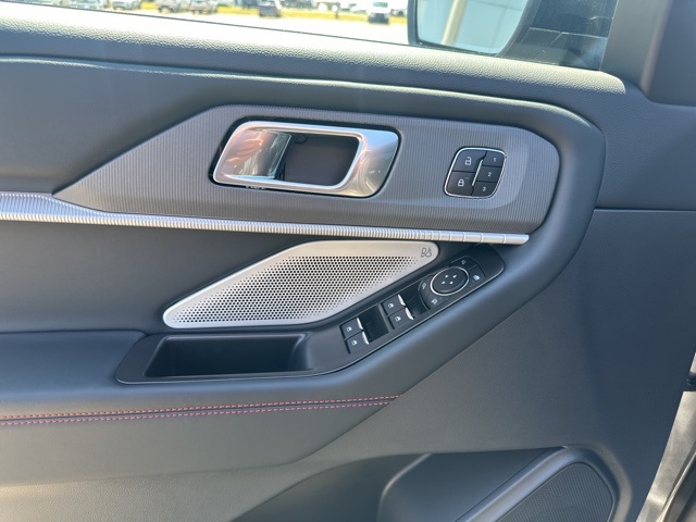 2025 Ford Explorer ST photo 29