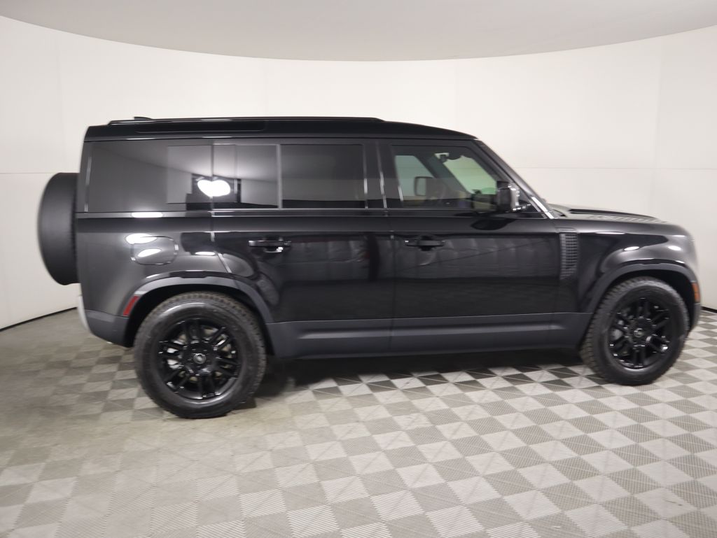 2025 Land Rover Defender 110 S photo 4