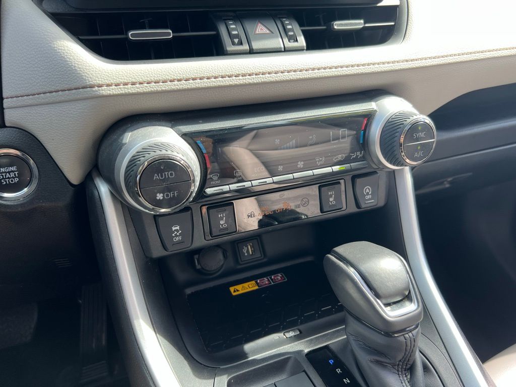 2023 Toyota RAV4 XLE Premium photo 33