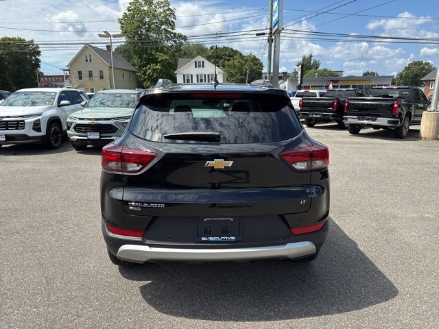 2026 Chevrolet Trailblazer LT photo 2
