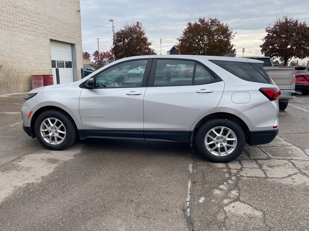Used 2022 Chevrolet Equinox LS with VIN 2GNAXFEV8N6143548 for sale in Fowlerville, MI