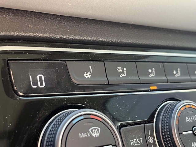 2023 Volkswagen Atlas V6 SEL R-Line photo 10