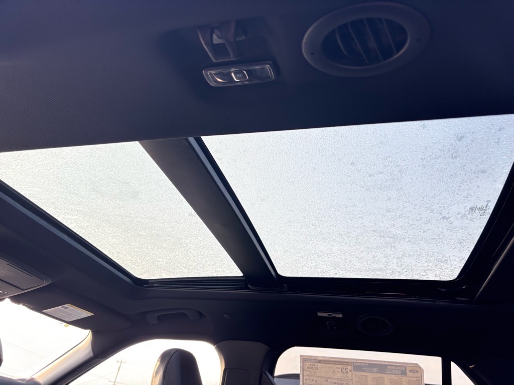 2025 Ford Explorer ST-Line photo 17