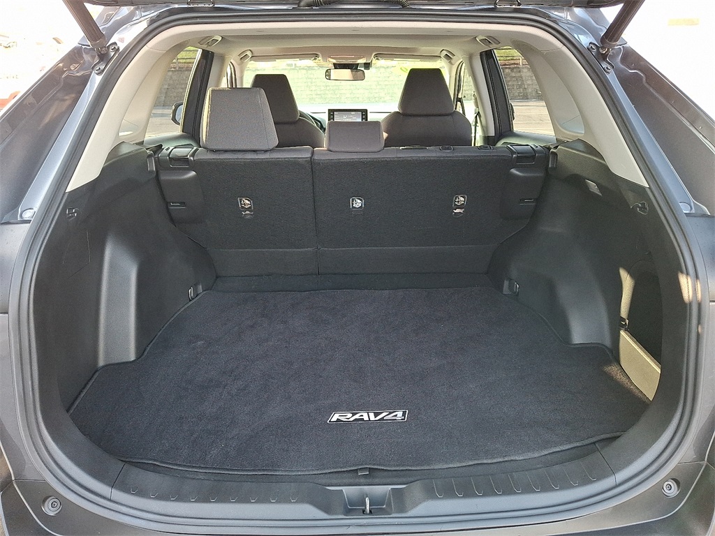 2019 Toyota RAV4 Hybrid XLE photo 27