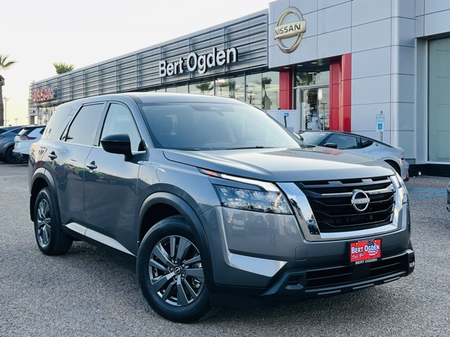 2025 Nissan Pathfinder S's photo