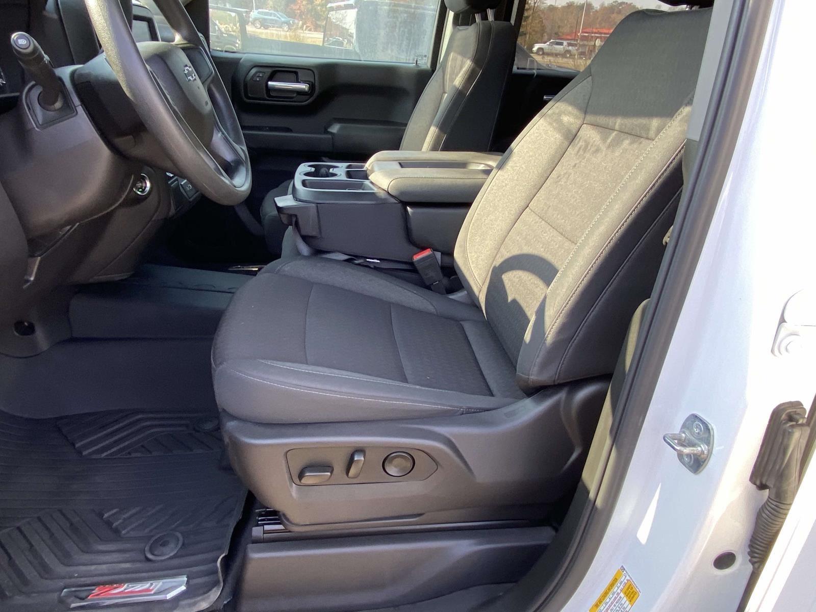 2025 Chevrolet Silverado 1500 Custom Trail Boss photo 2